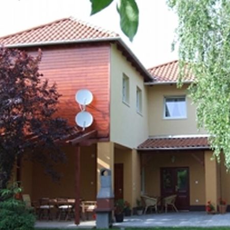 Ilona Apartmanhaz Komarom Exterior photo